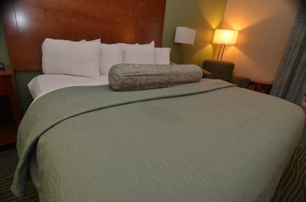 AmericInn by Wyndham Des Moines Airport image 24