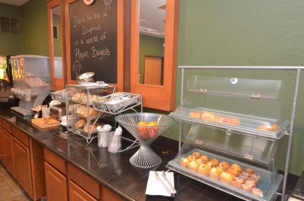 AmericInn by Wyndham Des Moines Airport image 26