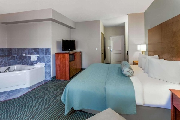 AmericInn by Wyndham Des Moines Airport image 9